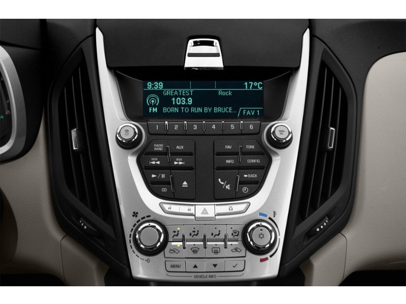 2010 Chevrolet Equinox FWD 4dr 1LT Interior Shot 2