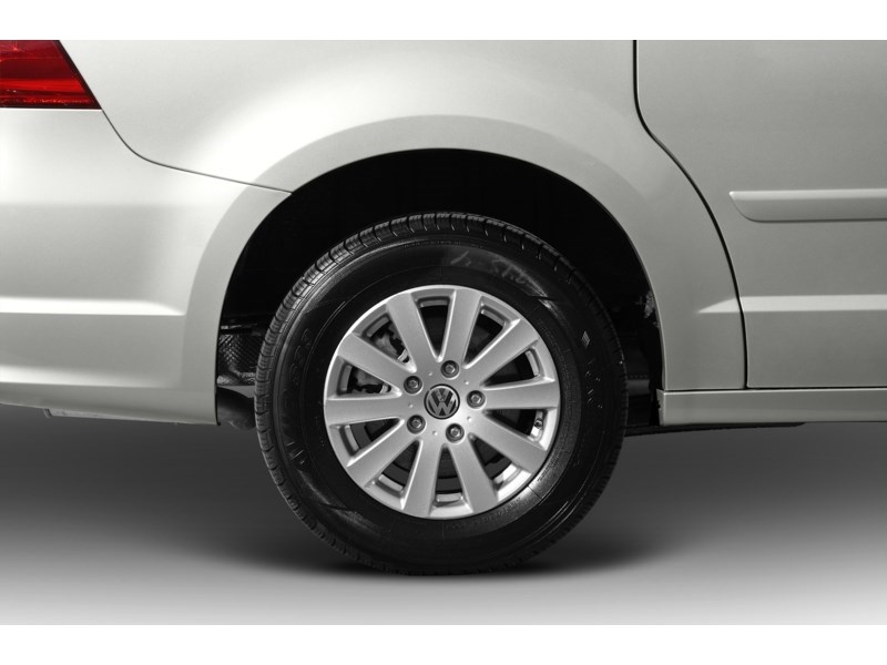 2011 Volkswagen Routan 4dr Wgn Comfortline Exterior Shot 5