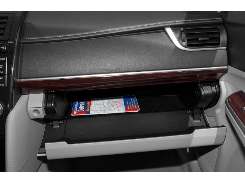 2012 Toyota Camry 4dr Sdn V6 Auto XLE Interior Shot 4