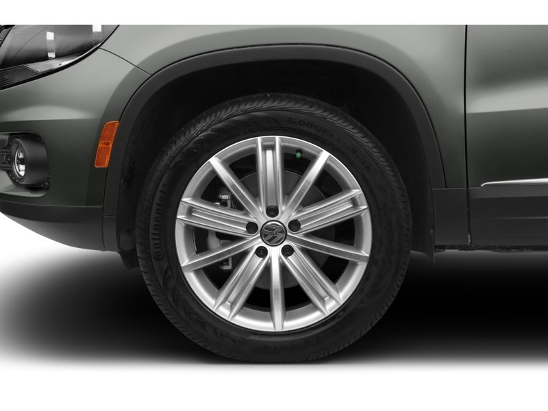 2017 Volkswagen Tiguan 4MOTION 4dr Wolfsburg Edition Exterior Shot 5