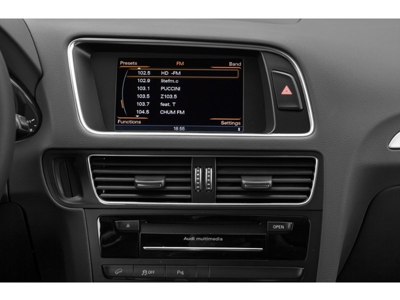 2014 Audi Q5 quattro 4dr 2.0L Technik Interior Shot 2