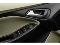 2016 Ford Focus 4dr Sdn SE Exterior Shot 14