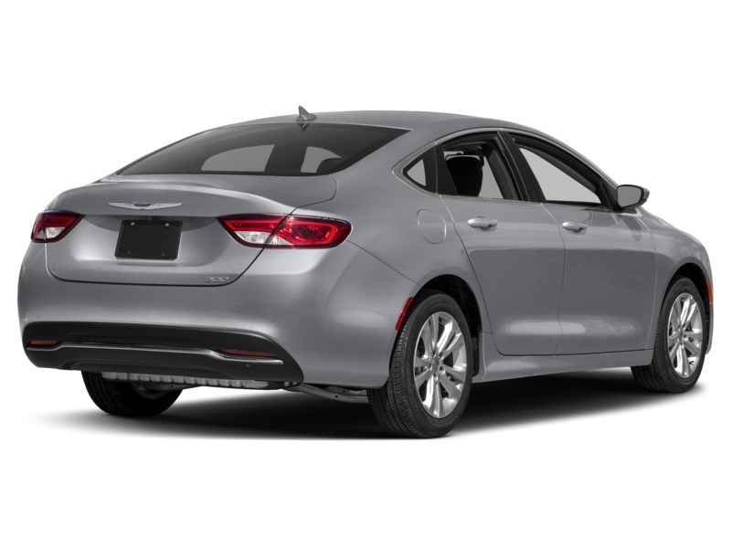 2015 Chrysler 200 4dr Sdn Limited FWD Exterior Shot 2