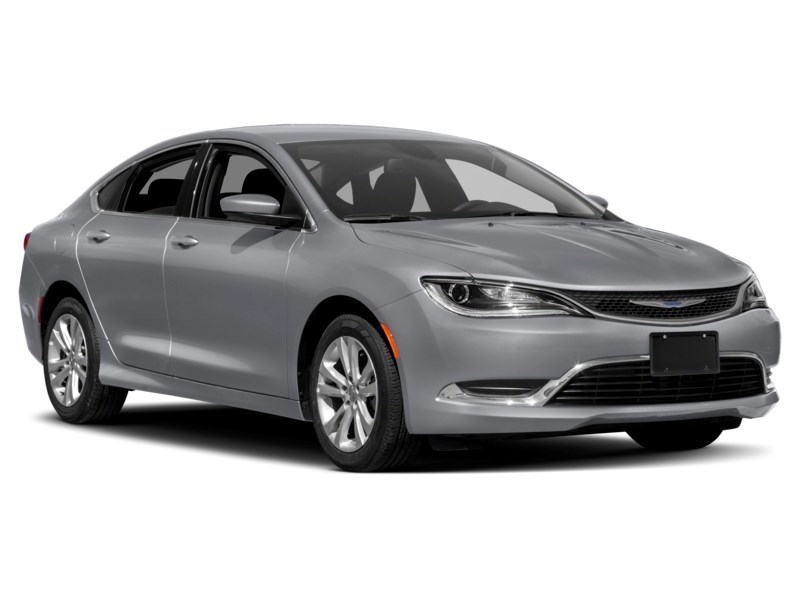 2015 Chrysler 200 4dr Sdn Limited FWD Exterior Shot 9