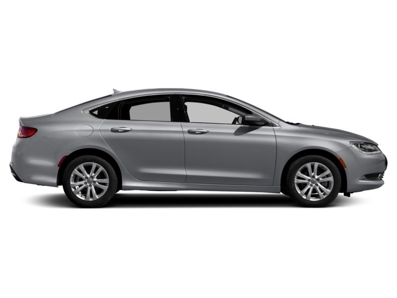 2015 Chrysler 200 4dr Sdn Limited FWD Exterior Shot 11