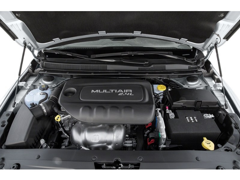 2015 Chrysler 200 4dr Sdn Limited FWD Exterior Shot 3