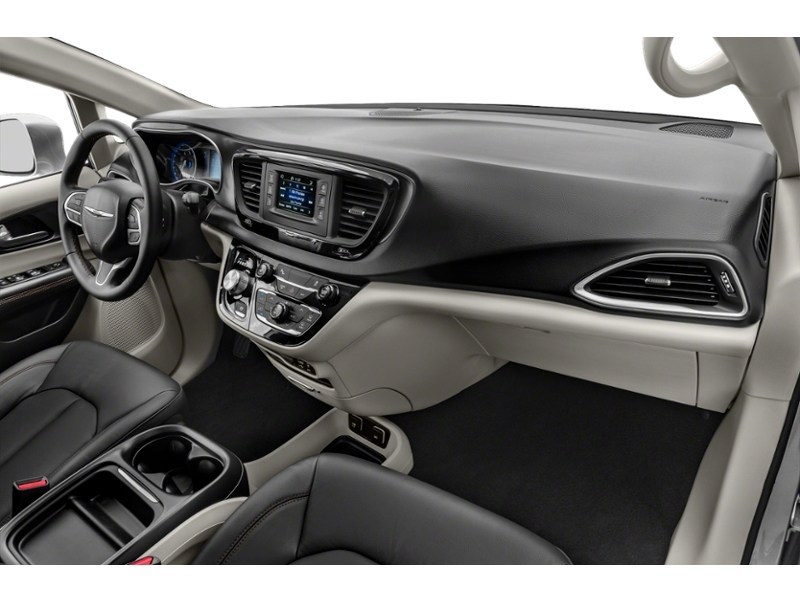 2017 Chrysler Pacifica 4dr Wgn Touring-L Plus Interior Shot 1