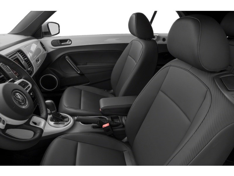 2018 Volkswagen Beetle Trendline Auto Interior Shot 4