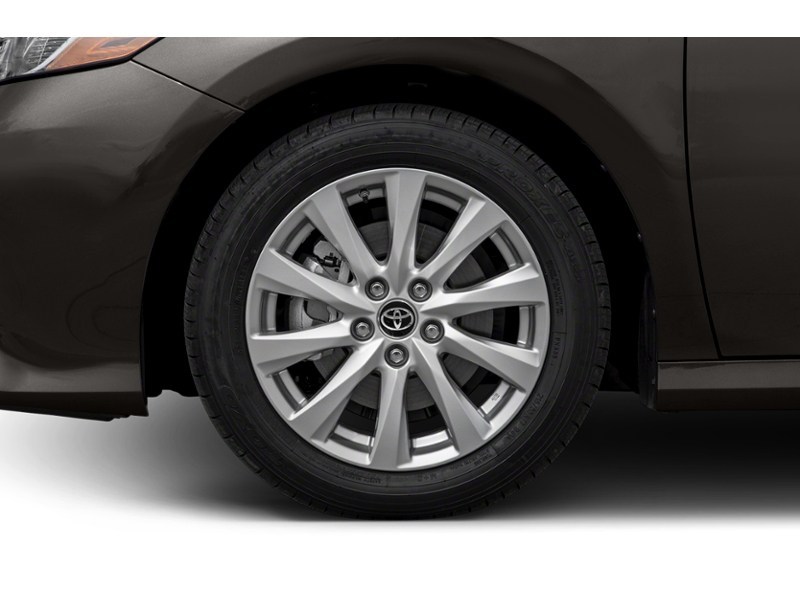 2019 Toyota Camry LE Auto Exterior Shot 5