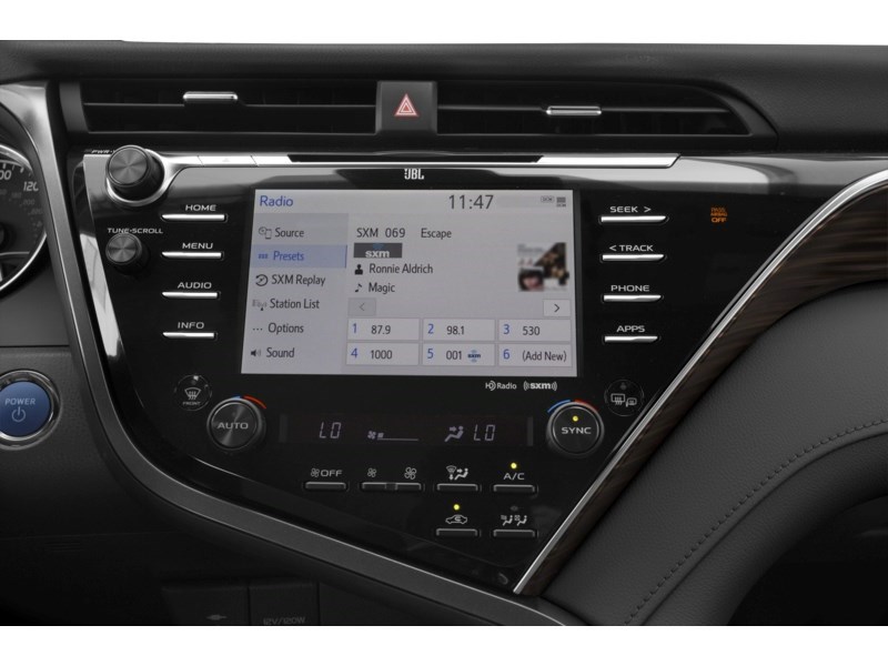 2020 Toyota Camry Hybrid Hybrid XLE Auto Interior Shot 2