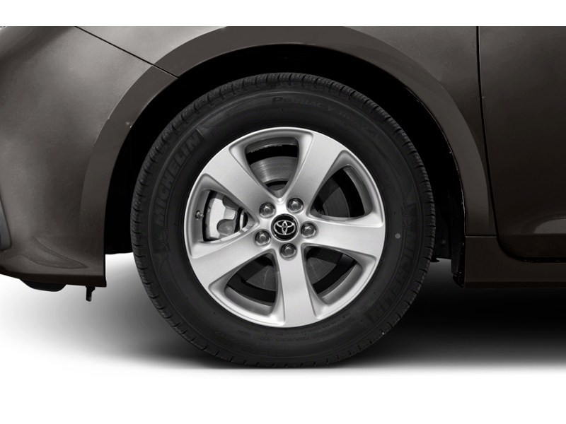 2018 Toyota Sienna LE 8-Passenger FWD Exterior Shot 5