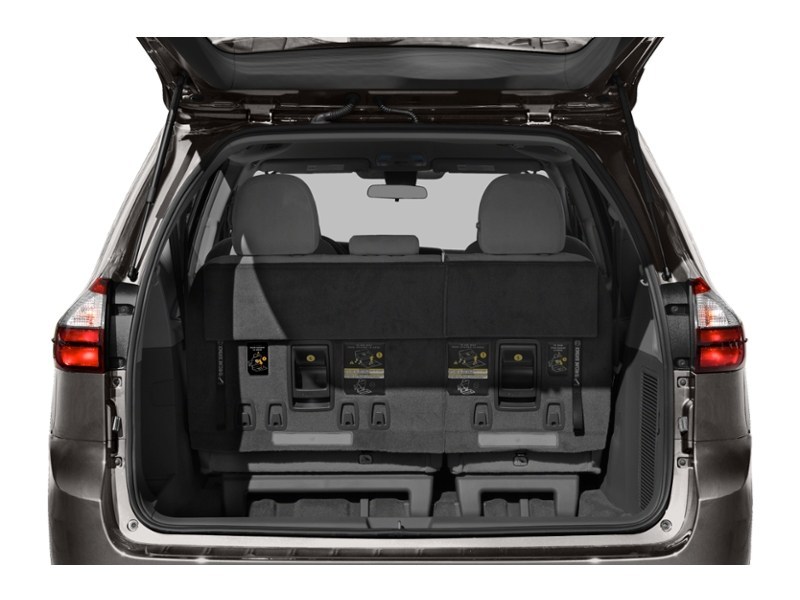 2018 Toyota Sienna LE 8-Passenger FWD Exterior Shot 4