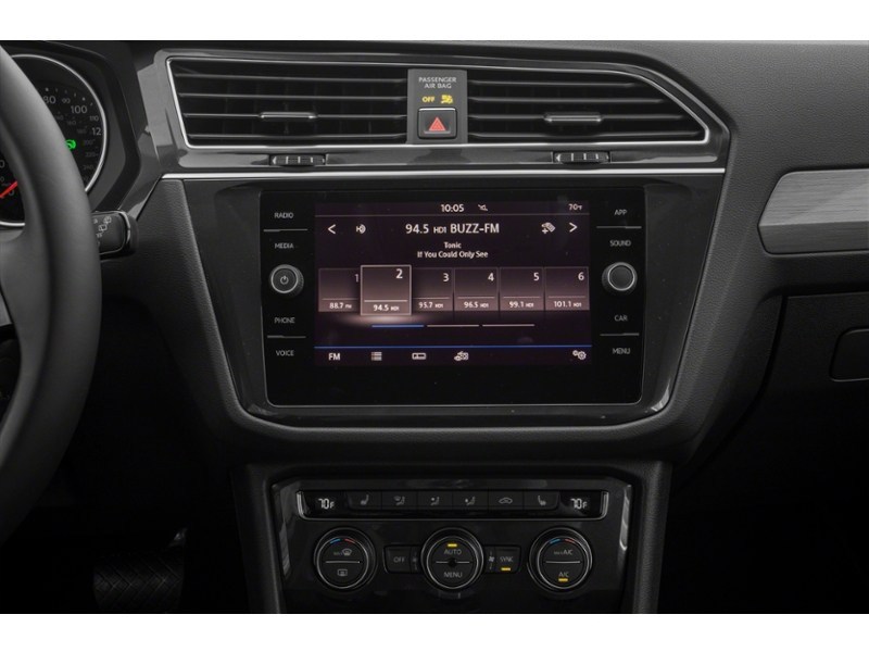 2018 Volkswagen Tiguan Trendline FWD Interior Shot 2