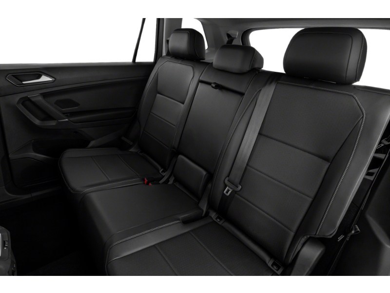 2018 Volkswagen Tiguan Trendline FWD Interior Shot 5