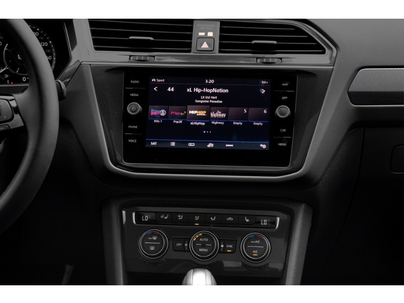 2021 Volkswagen Tiguan Highline 4MOTION Interior Shot 2