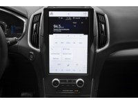 2022 Ford Edge Titanium AWD Interior Shot 2