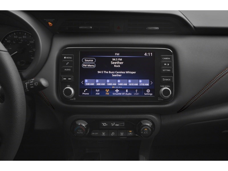 2021 Nissan Kicks SR FWD Interior Shot 2