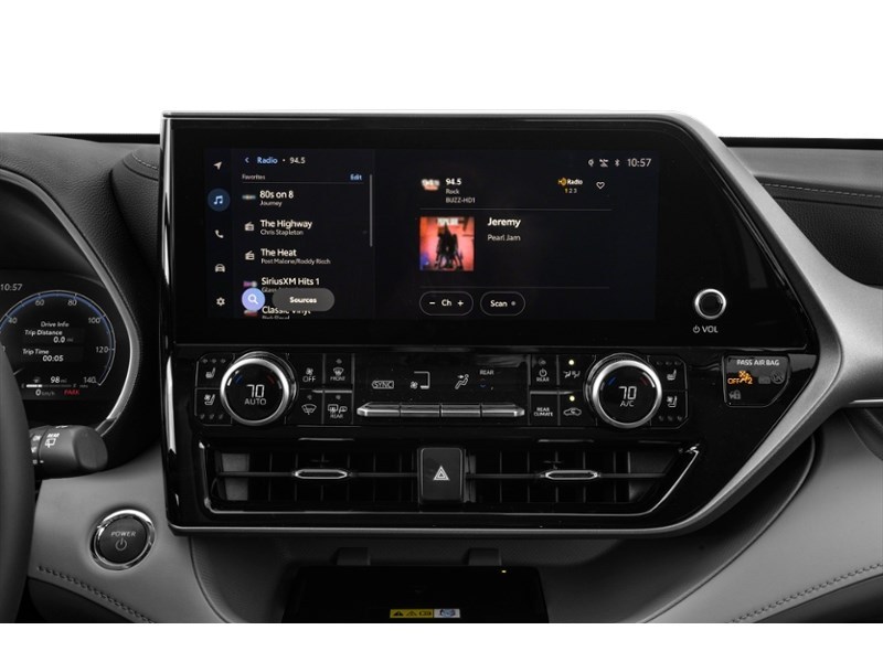2023 Toyota Highlander Hybrid Hybrid Limited AWD Interior Shot 2