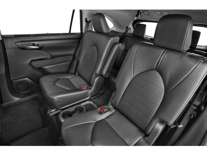 2026 Toyota Highlander XLE AWD Interior Shot 5