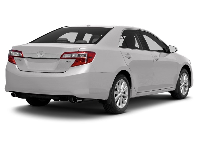 2012 Toyota Camry 4dr Sdn V6 Auto XLE Alpine White  Shot 36