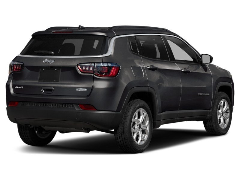 2025 Jeep Compass Altitude 4x4 Diamond Black Crystal Pearl  Shot 30